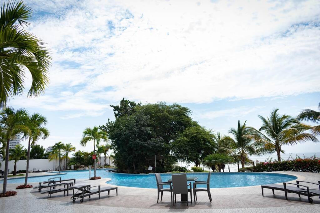 M3 Lujoso Y Comodo Departamento Con Playa 2 Piscinas Cancha De Tenis Jacuzzi Seguridad 24 Horas Manta Esterno foto
